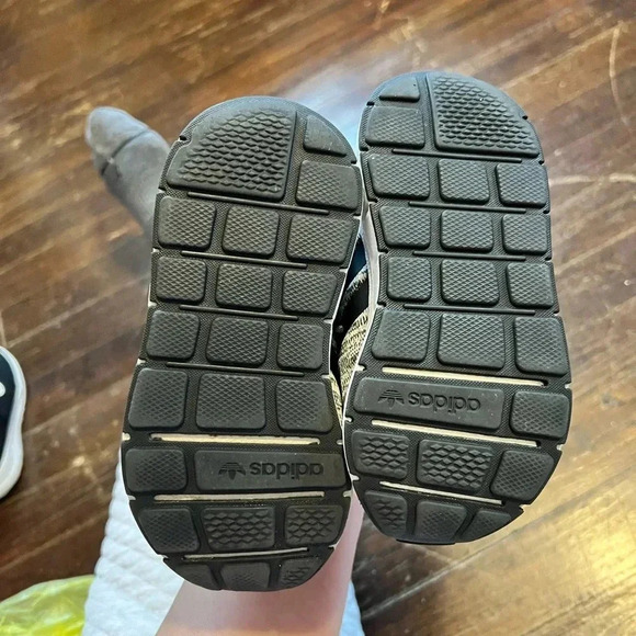 Toddler Adidas Swift Run - Picture 3 of 3